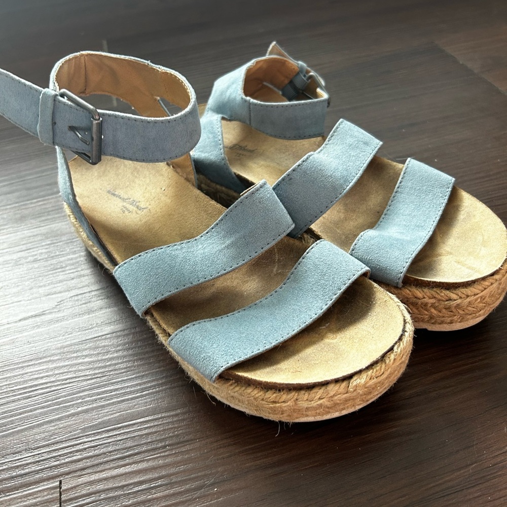 Blue platform sandals (size 6)